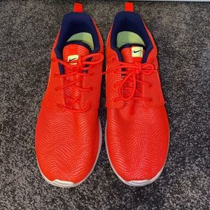 NIKE Women’s Rose One Moire Running Shoe